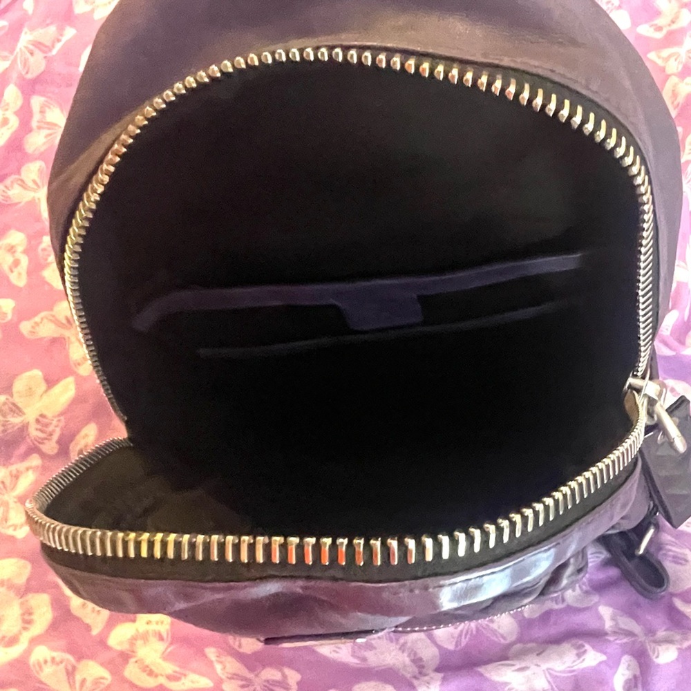 MCM rare dark purple Leather backpack! EUC! Apx 12 x 14 x 5“ - Picture 11 of 13